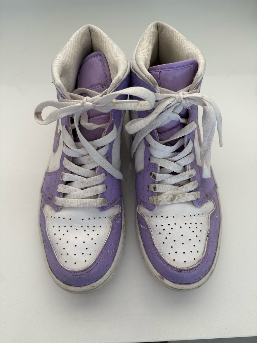 Nike Air Jordan size 8 Women’s High-Top Sneakers in White and Lavender